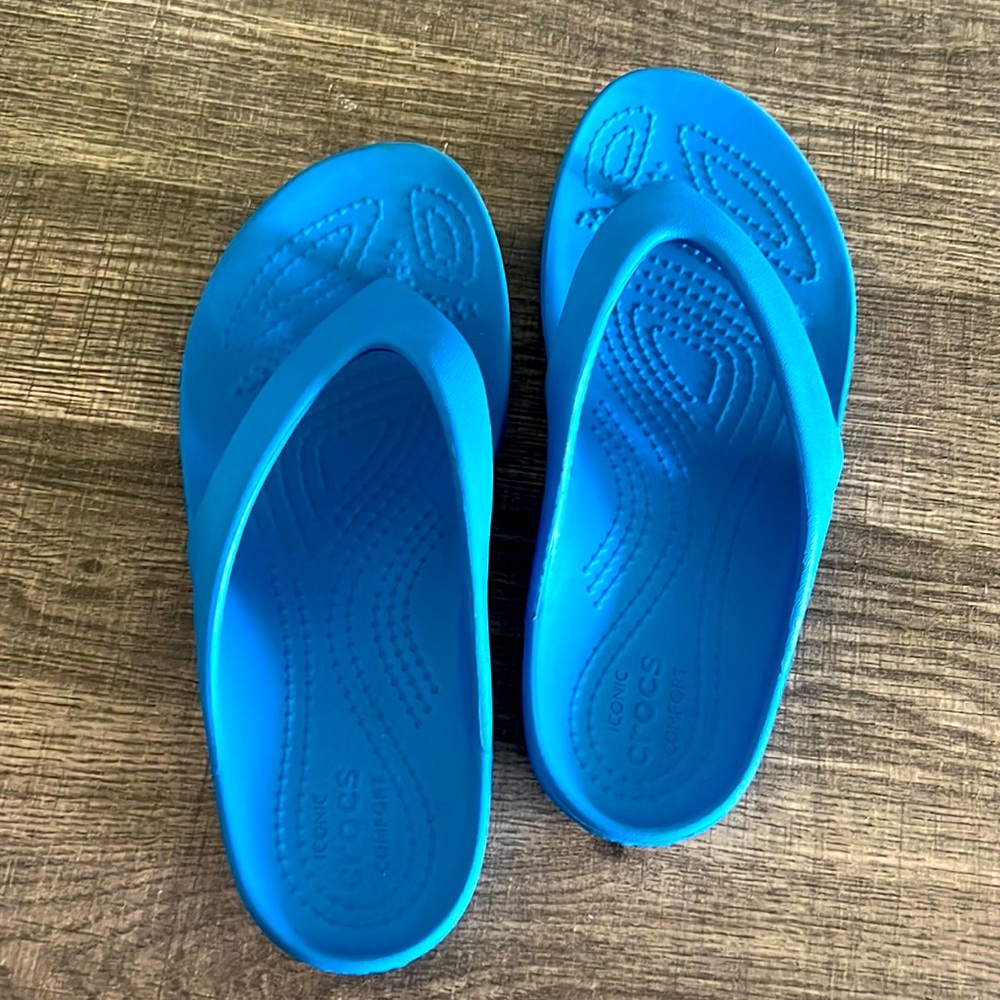 Crocs Kadee Flip Flop Kid’s Size 4 Blue